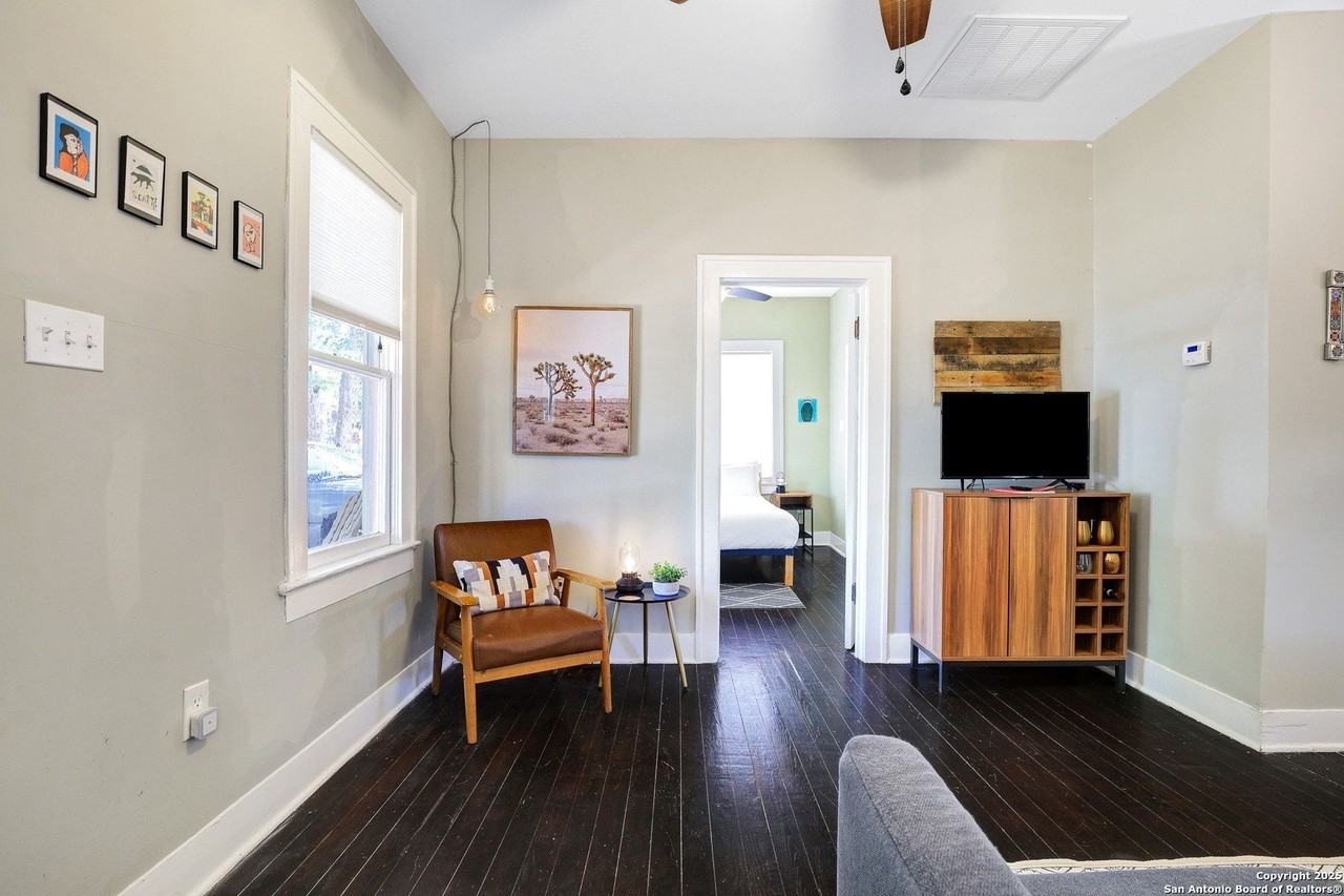 331 Adaes Ave - Photo 4 of 28