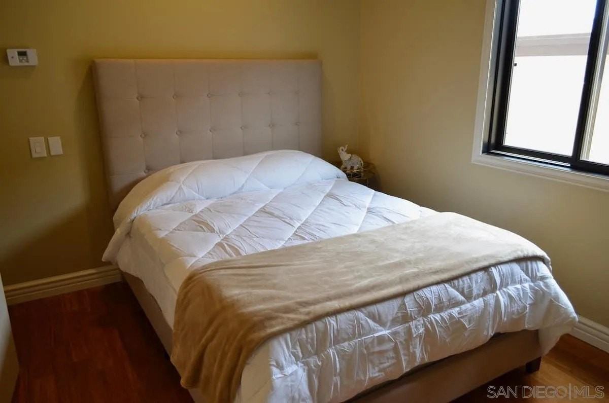 1235 Neptune Ave - Photo 6 of 32