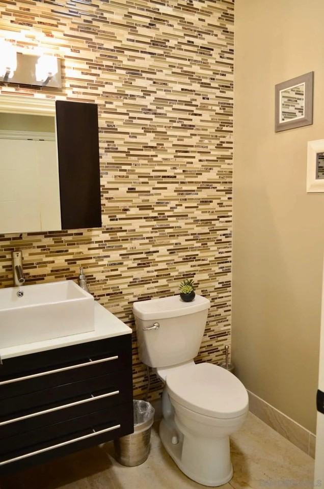 1235 Neptune Ave - Photo 7 of 32