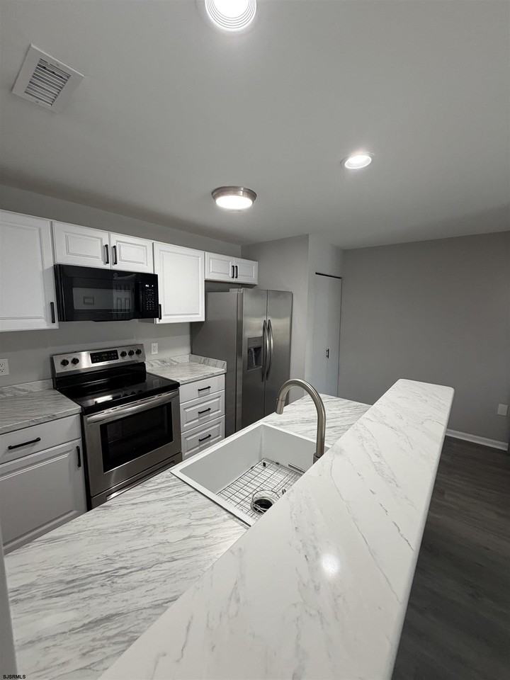 22 Meadow Ridge Rd #22 - Photo 3 of 9