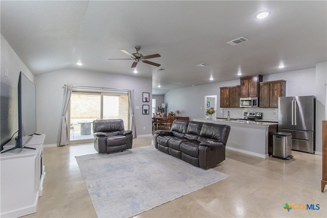 1715 Dryden Ave - Photo 7 of 31