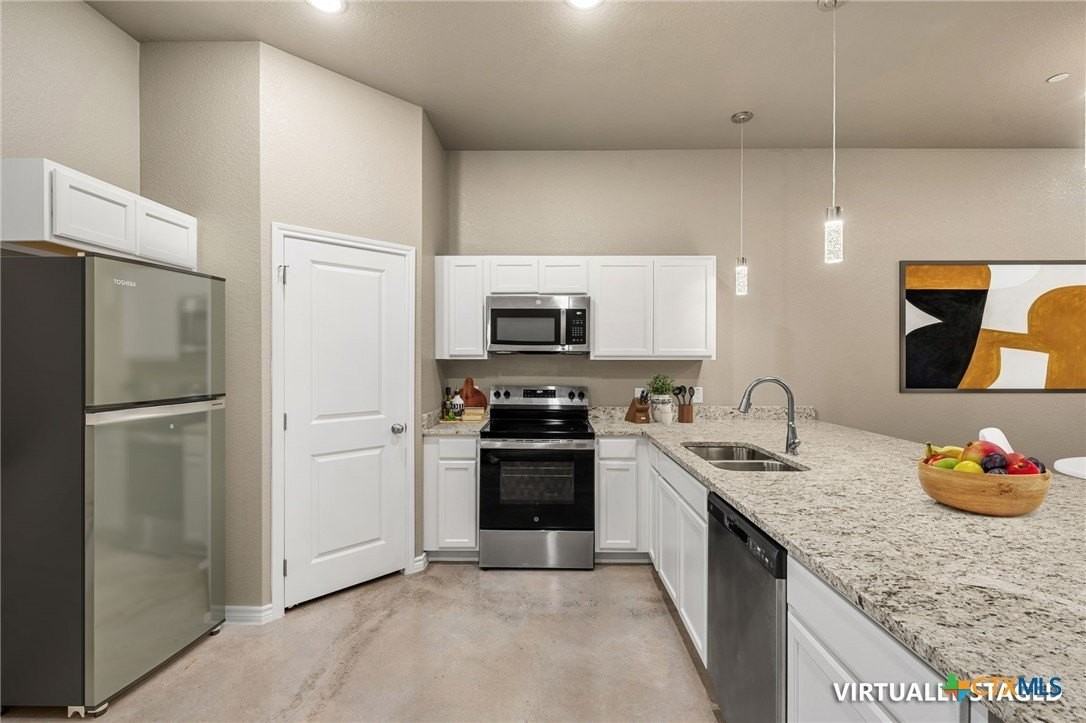 408 W Avenue C - Photo 5 of 33