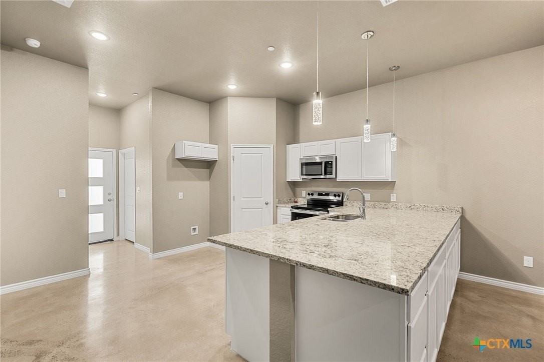 408 W Avenue C - Photo 6 of 33
