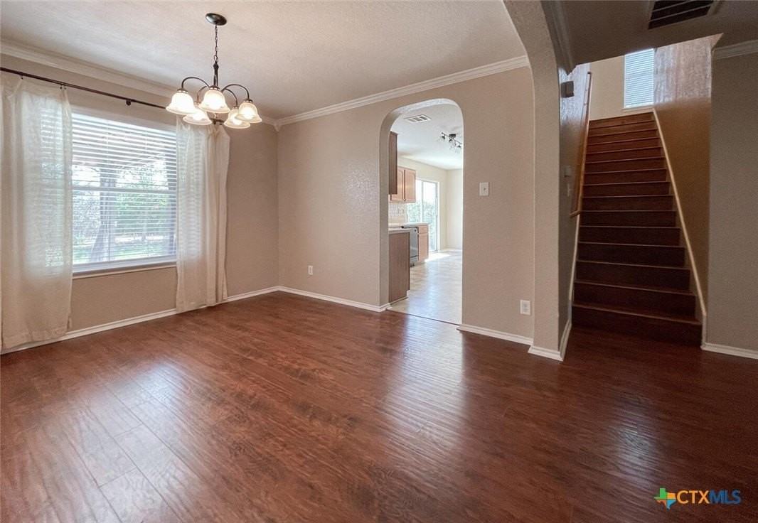 2237 Stoneleigh Dr - Photo 4 of 25