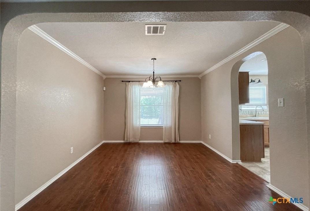 2237 Stoneleigh Dr - Photo 6 of 25