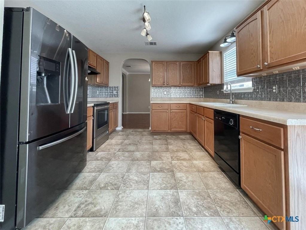 2237 Stoneleigh Dr - Photo 7 of 25