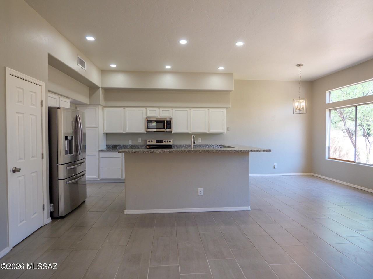 2430 N Quesnel Loop - Photo 5 of 23