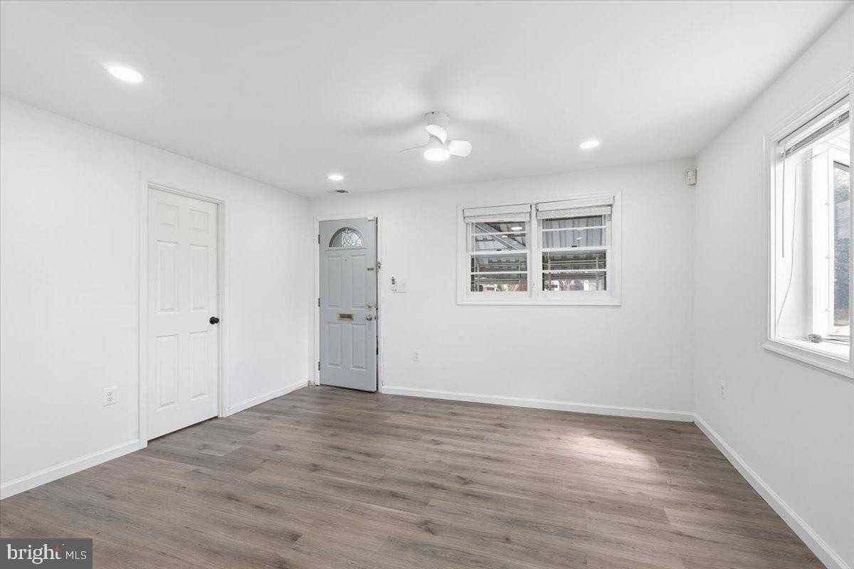 4339 Barker St Se - Photo 6 of 29