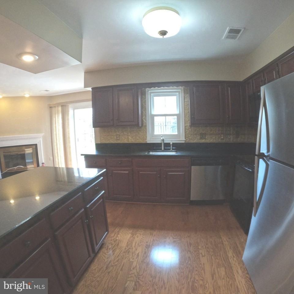909 Boom Way - Photo 4 of 29