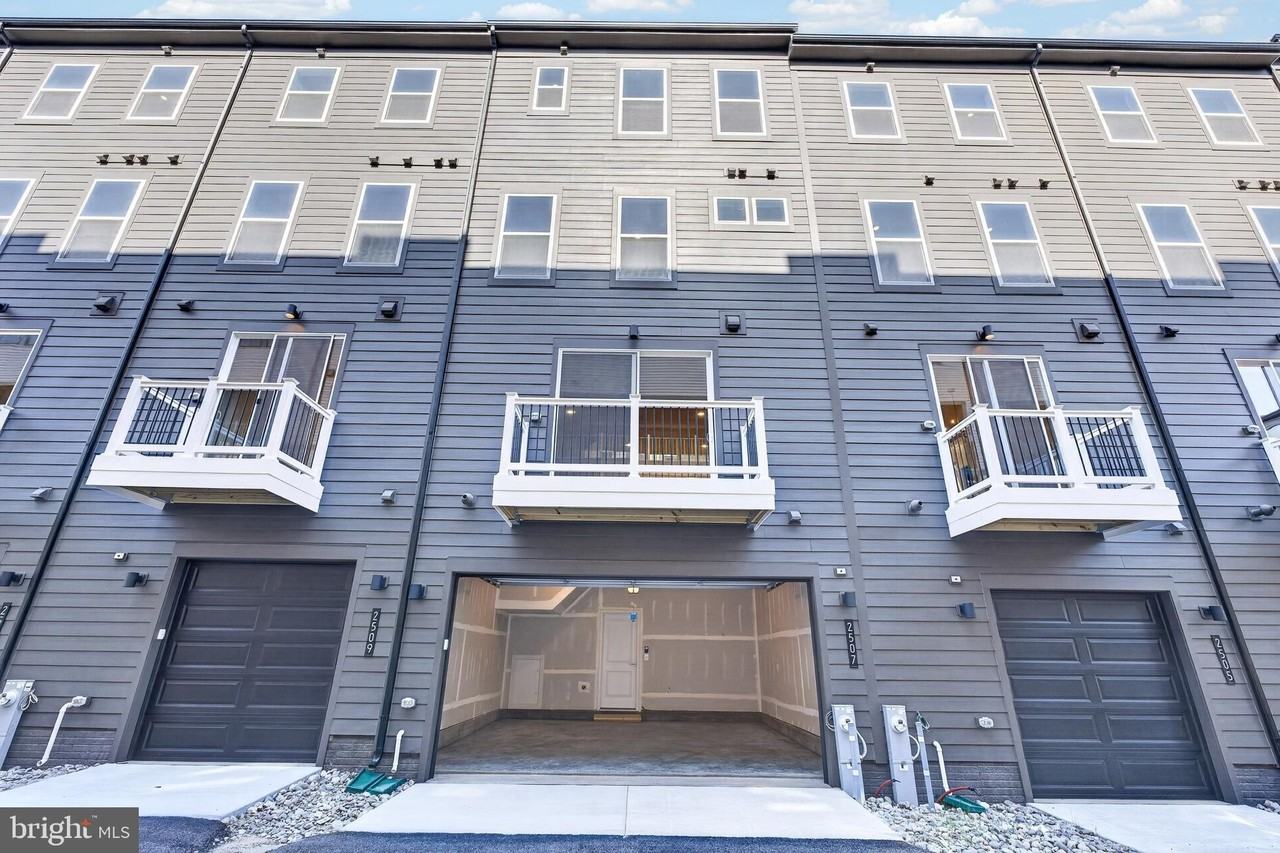 2507 Light St - Photo 3 of 48