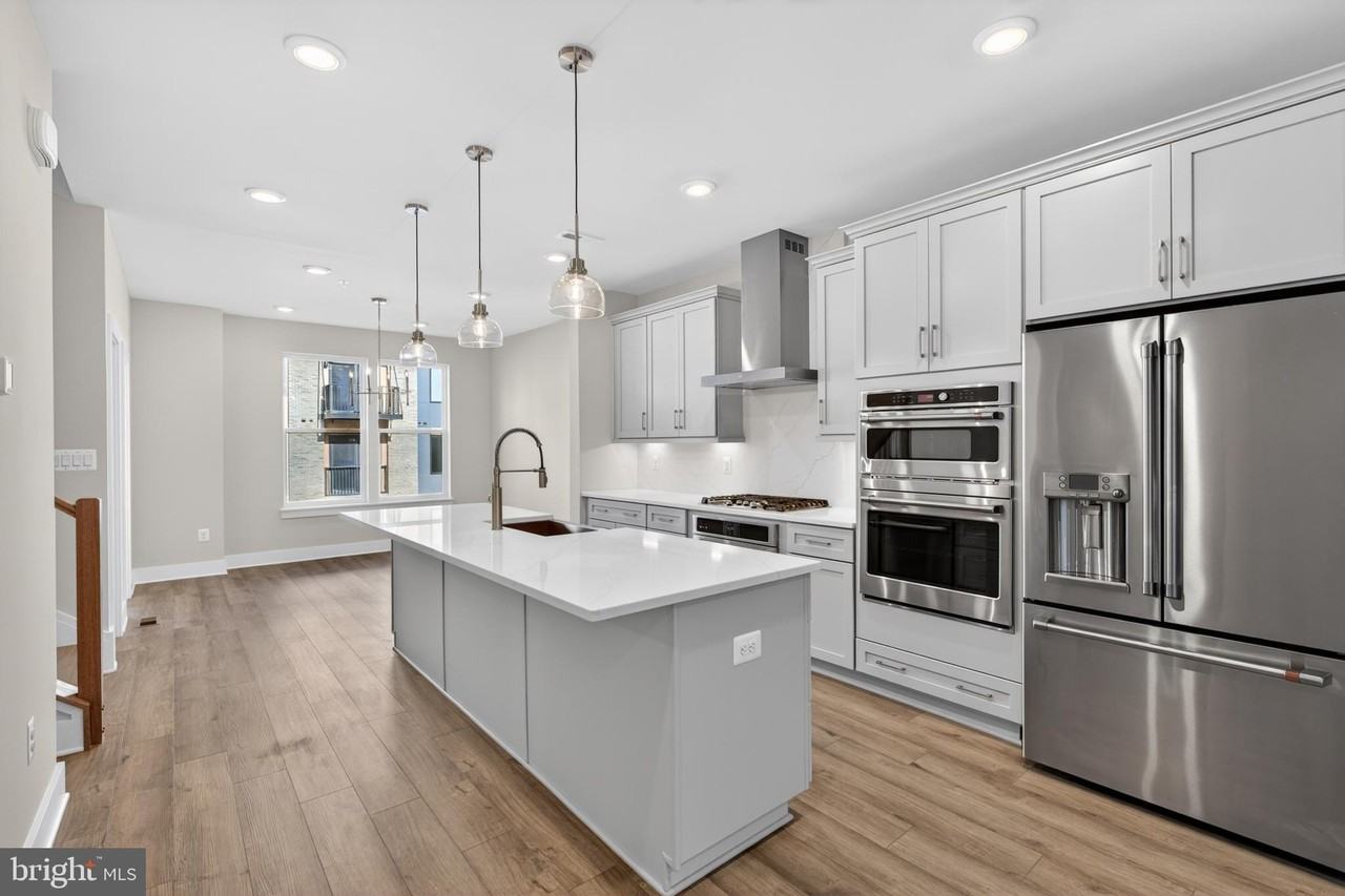 2507 Light St - Photo 5 of 48