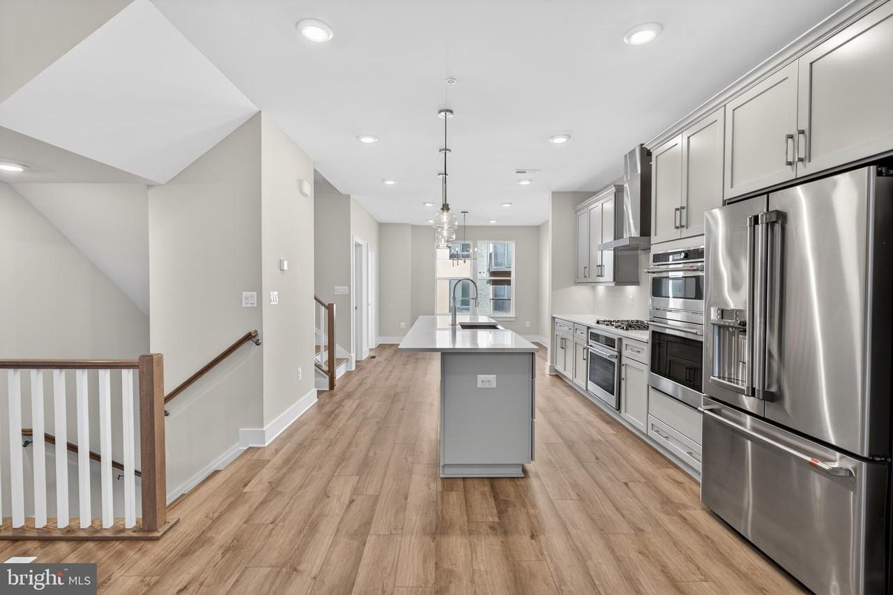 2507 Light St - Photo 7 of 48