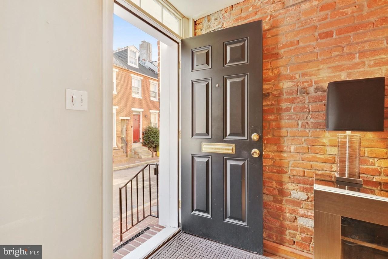 24 E Hamburg St - Photo 3 of 28