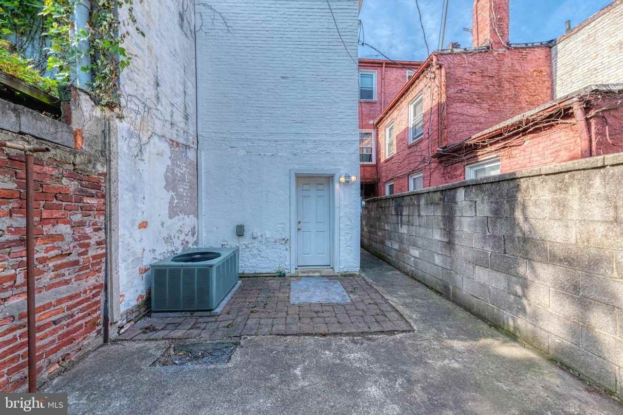 1818 Bank St - Photo 7 of 20