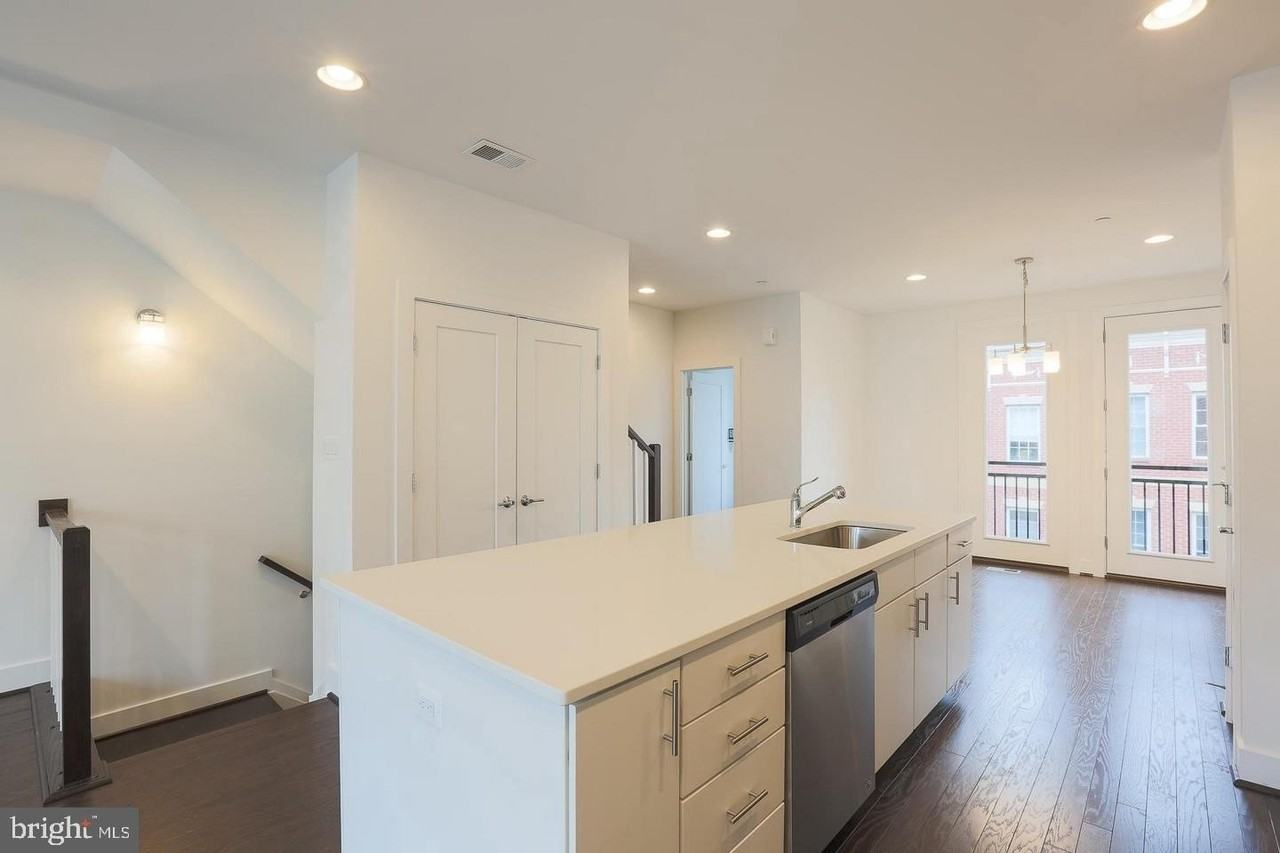 1235 Cooksie St - Photo 3 of 29