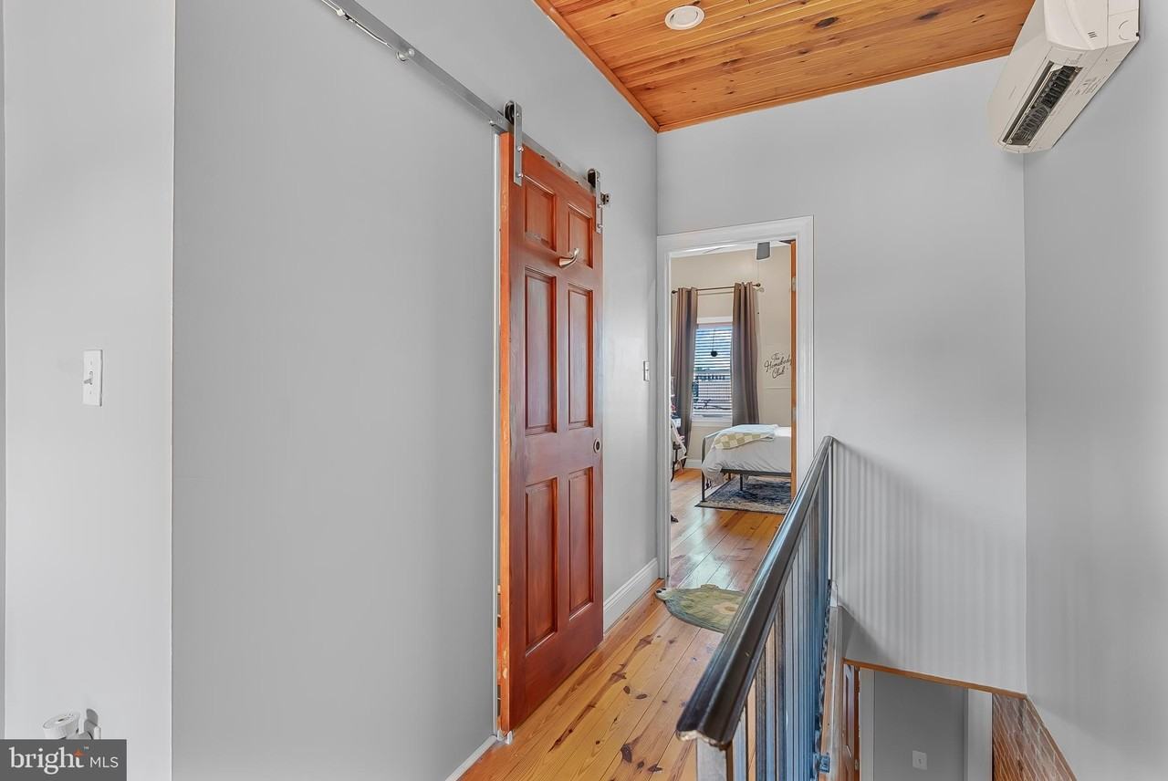 1509 William St - Photo 5 of 16