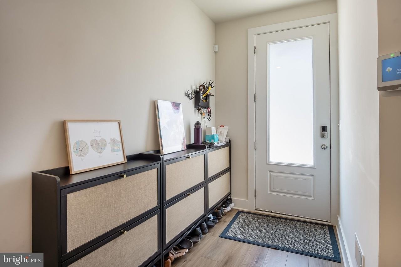 157 Locke St - Photo 3 of 22