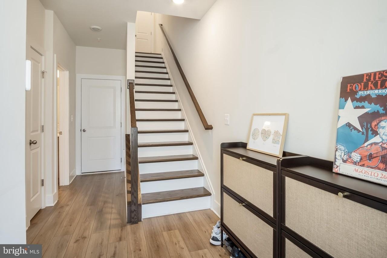 157 Locke St - Photo 4 of 22