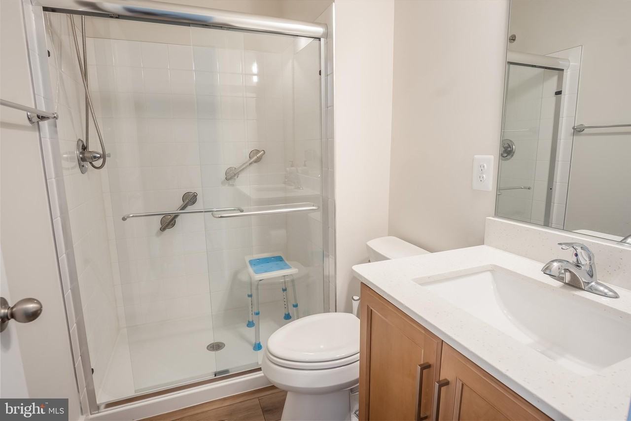 157 Locke St - Photo 5 of 22