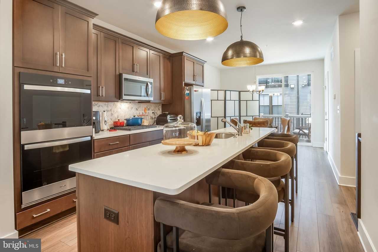 157 Locke St - Photo 7 of 22