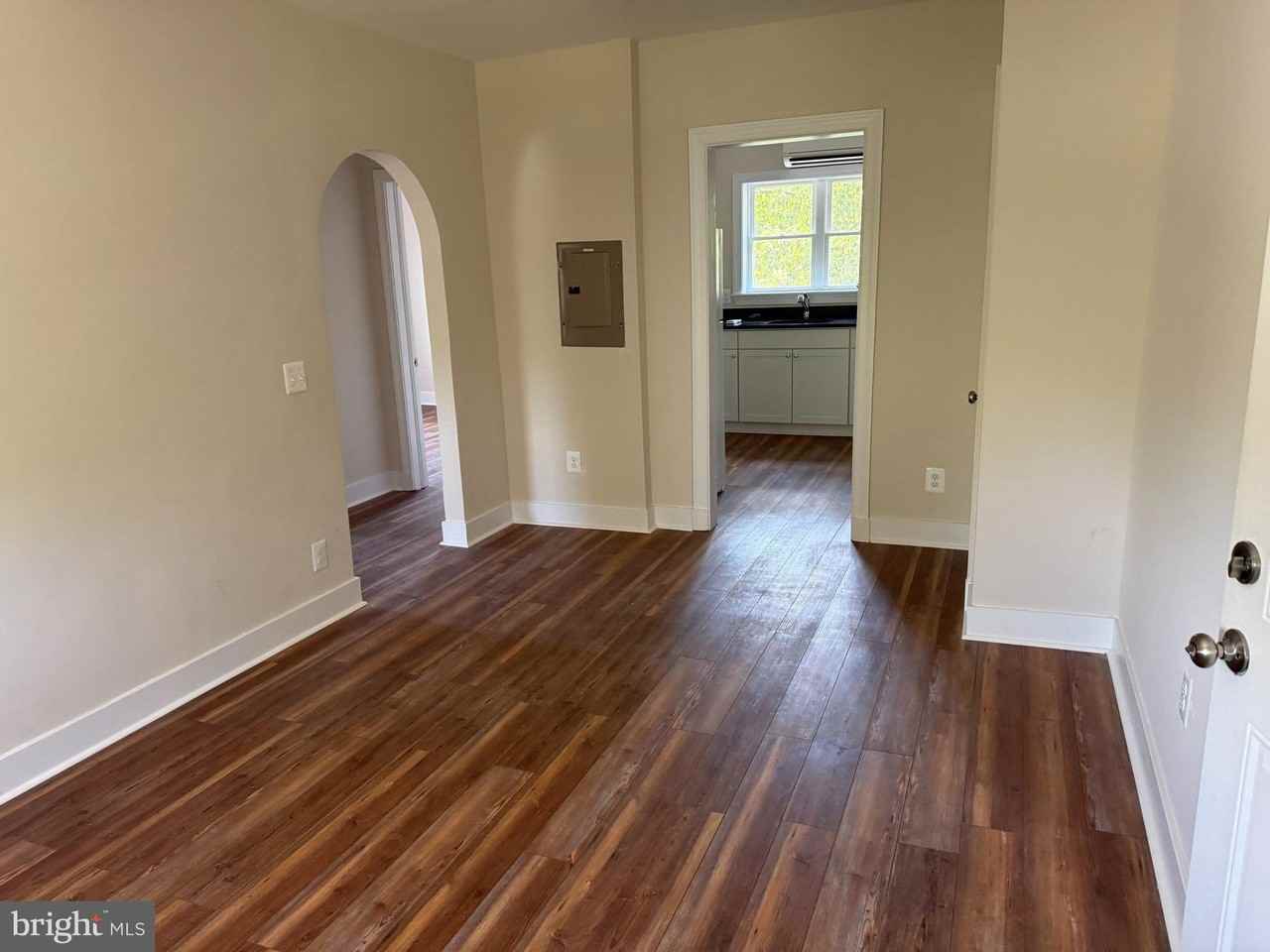 704 Washington Ave #6 - Photo 4 of 4