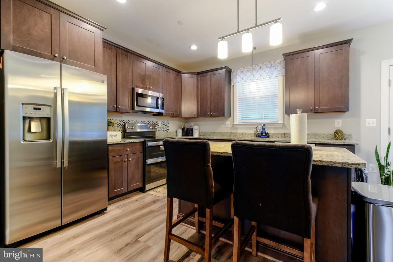 976 Rye Dr - Photo 3 of 16