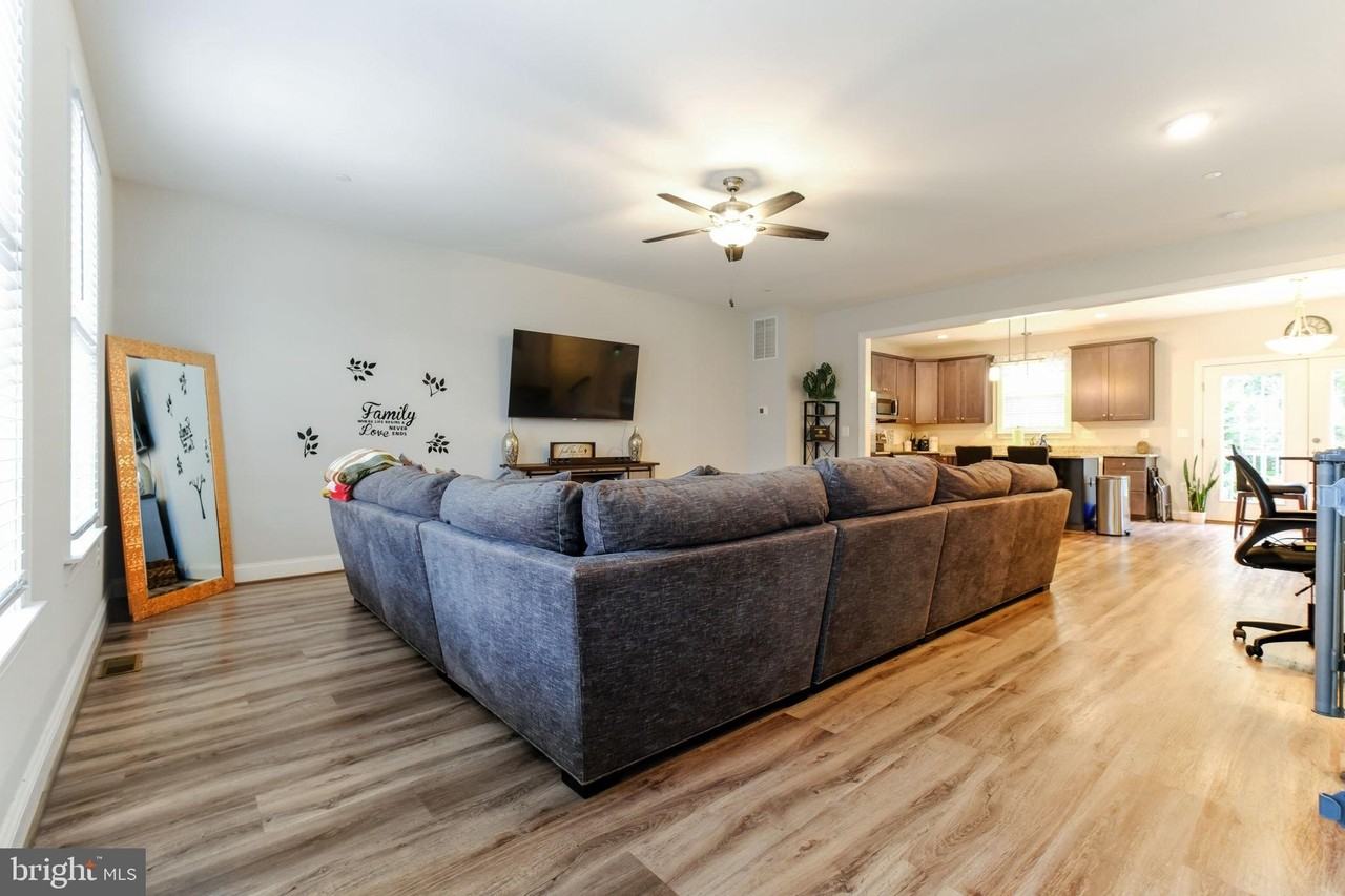 976 Rye Dr - Photo 4 of 16