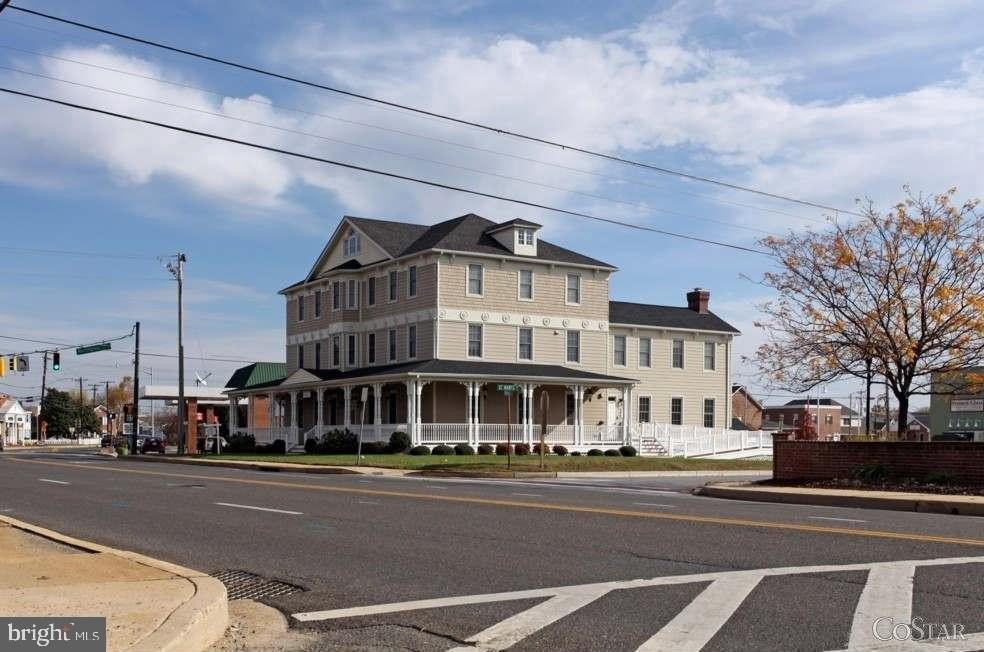 303 Charles St Apt 2e #2E