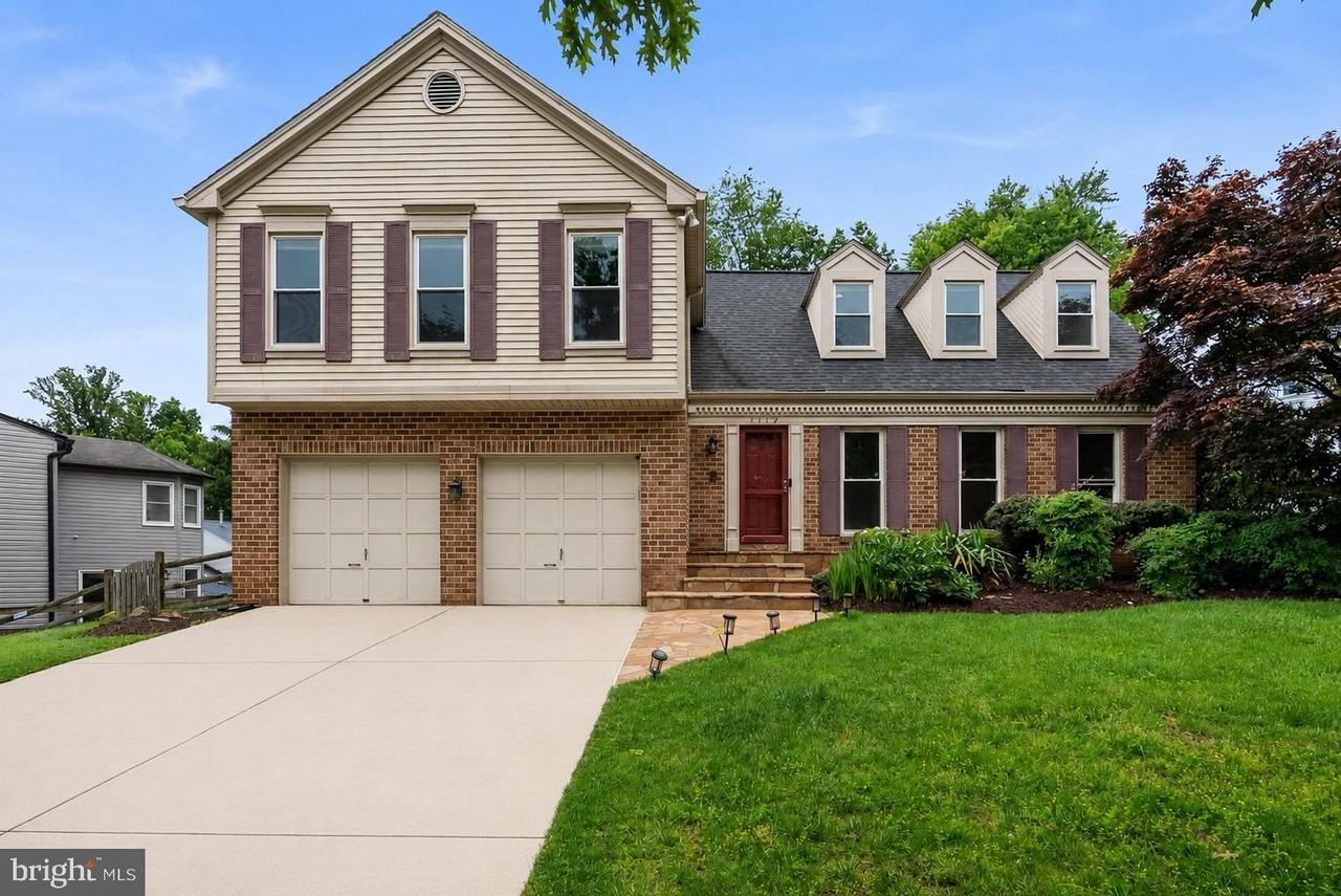 1119 Halesworth Dr - Photo 2 of 50