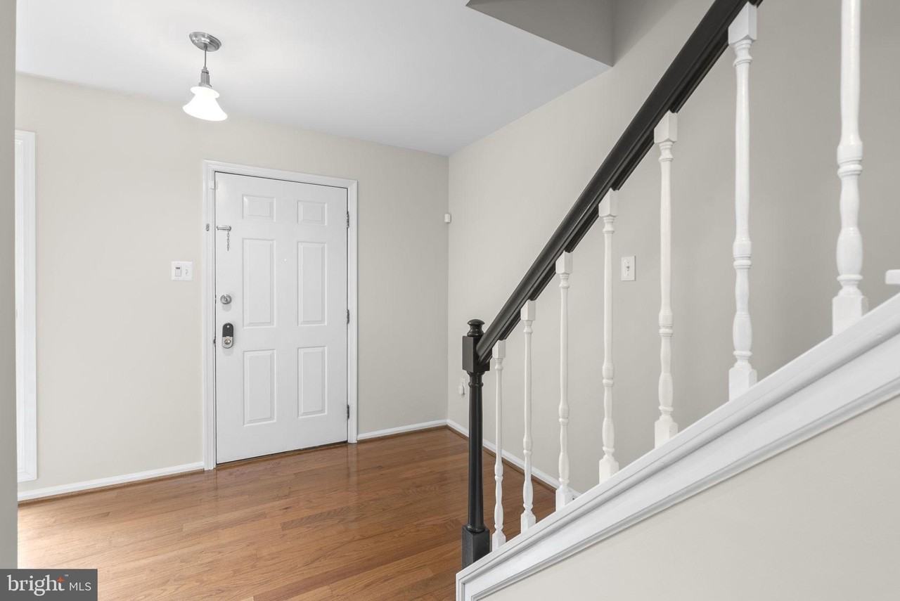 1119 Halesworth Dr - Photo 5 of 50