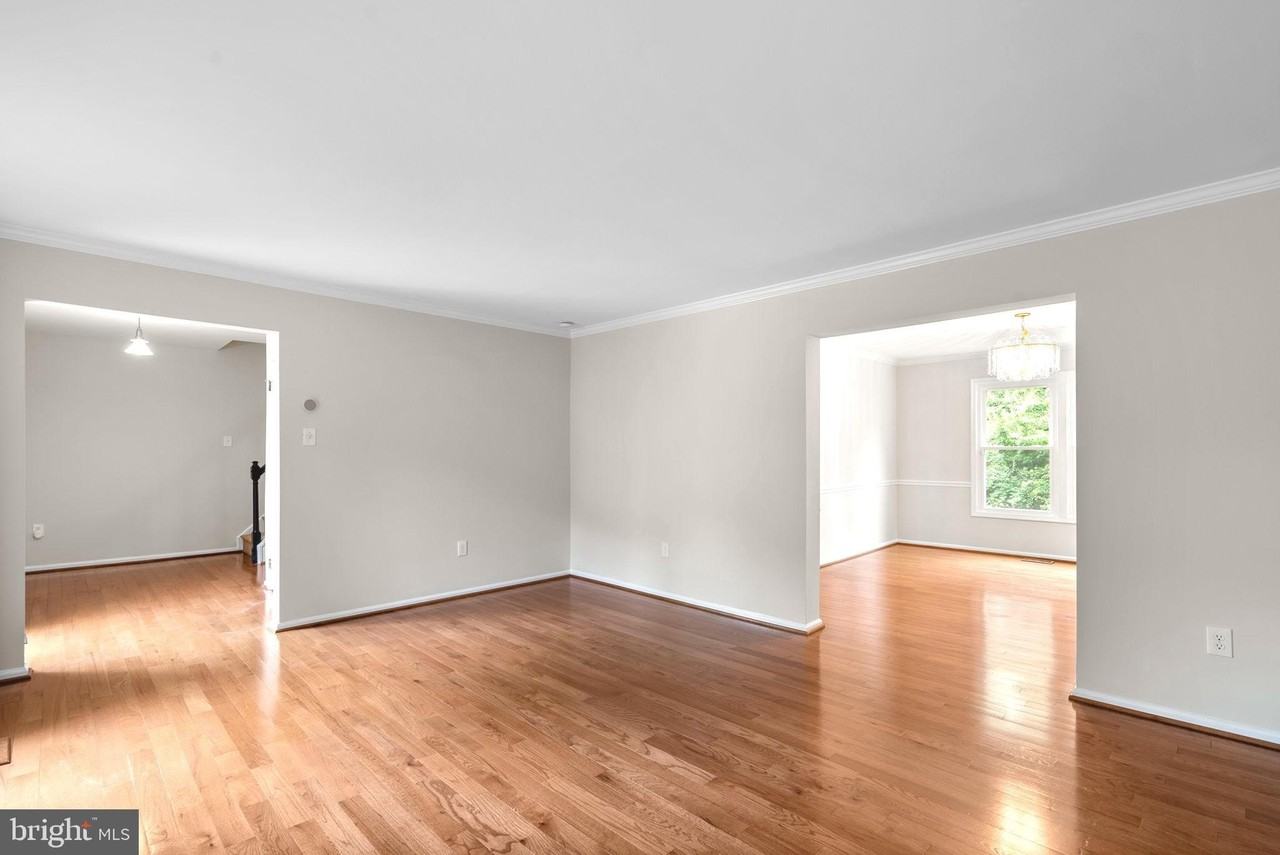 1119 Halesworth Dr - Photo 7 of 50