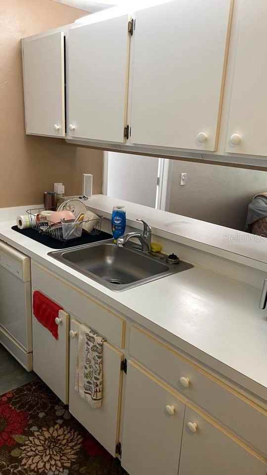 3800 Southwest 20th Avenue - BR 2Apt 209 - Photo 2 of 16