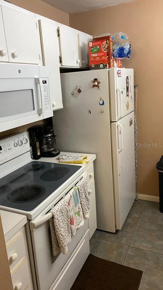 3800 Southwest 20th Avenue - BR 2Apt 209 - Photo 3 of 16
