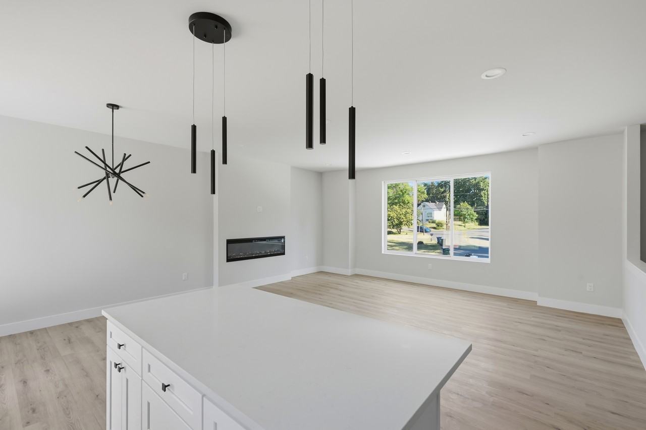 11225 4th Pl S #B - Photo 4 of 30