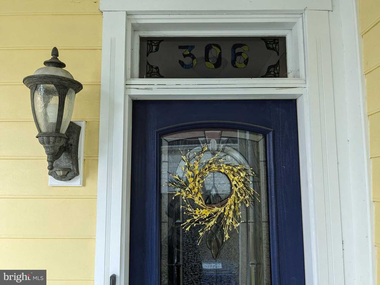 306 N Locust St - Photo 2 of 27