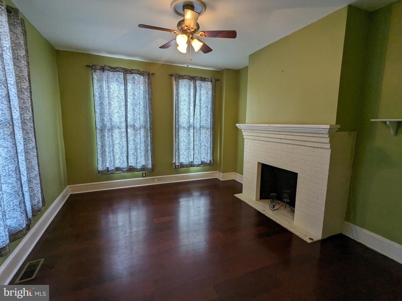 306 N Locust St - Photo 5 of 27