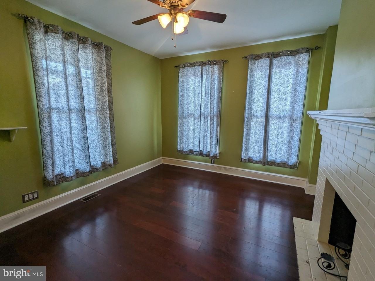 306 N Locust St - Photo 6 of 27