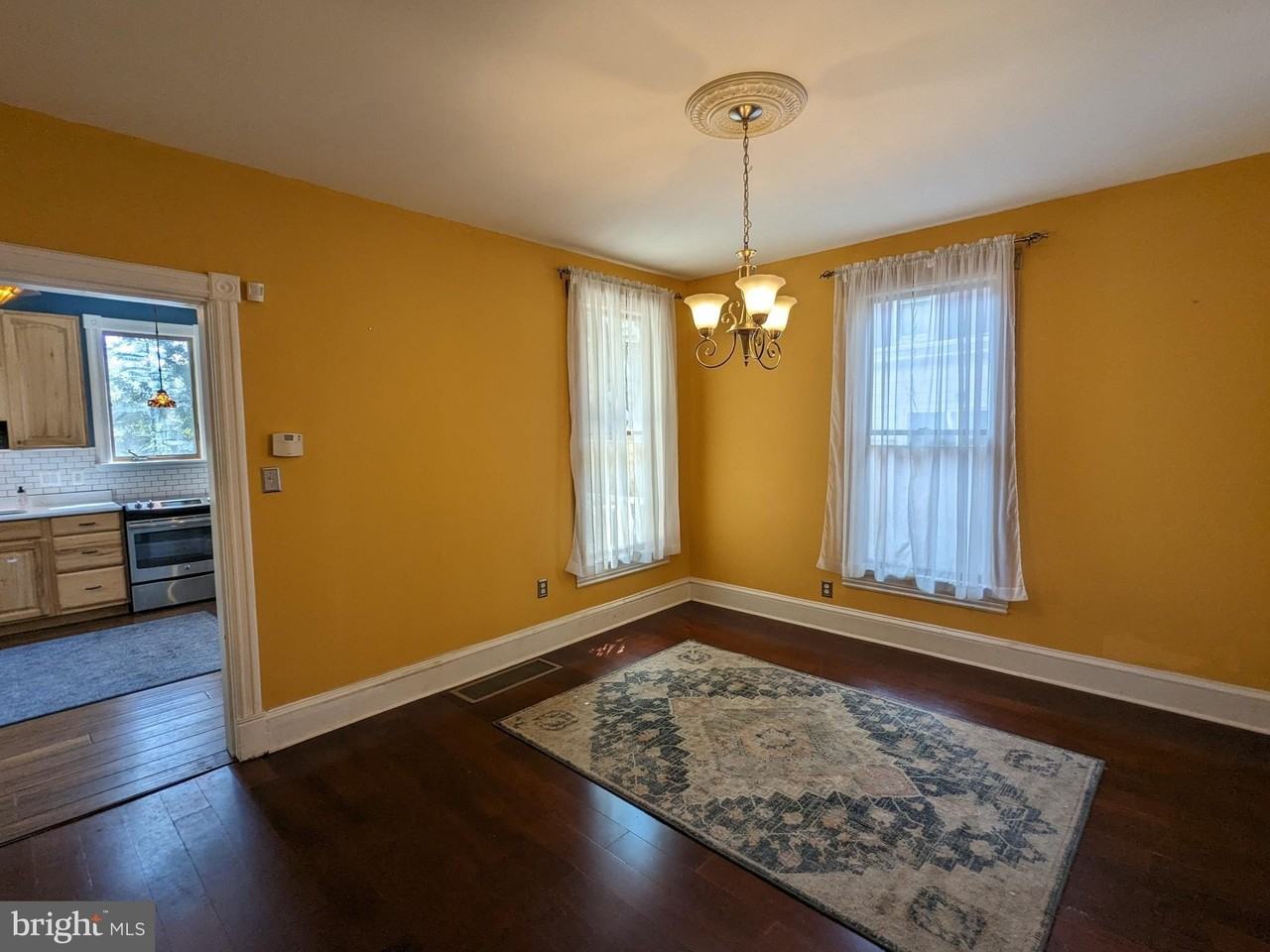 306 N Locust St - Photo 7 of 27