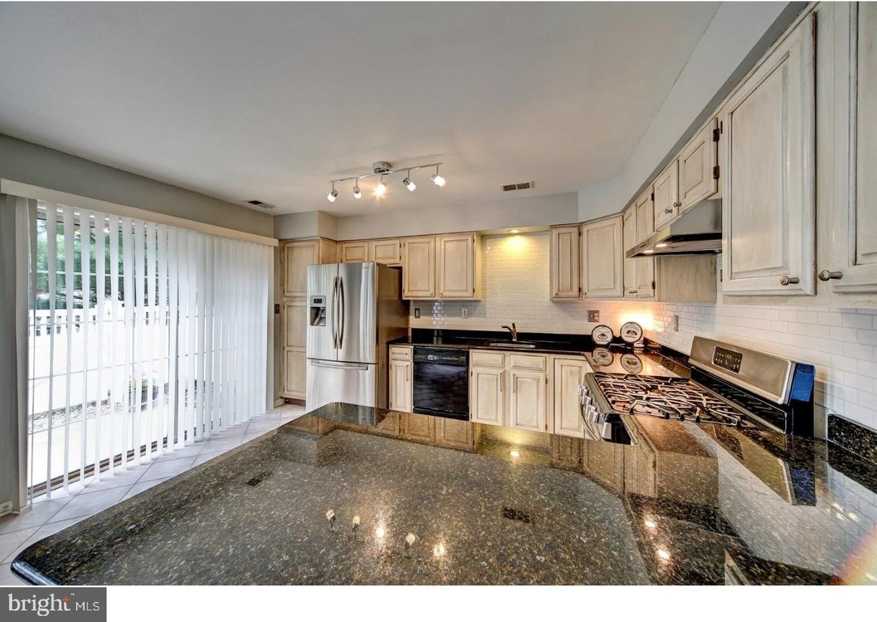 406 Pebble Creek Ct - Photo 6 of 25