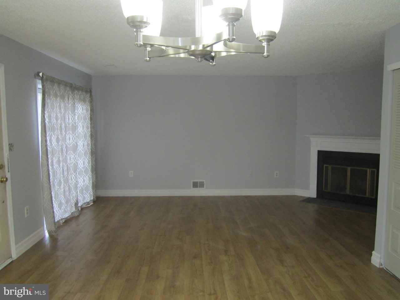 92 Versailles Ct - Photo 2 of 28
