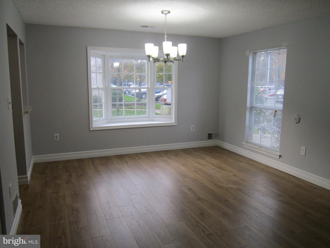 92 Versailles Ct - Photo 5 of 28