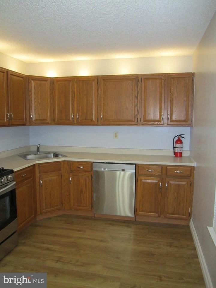 92 Versailles Ct - Photo 6 of 28
