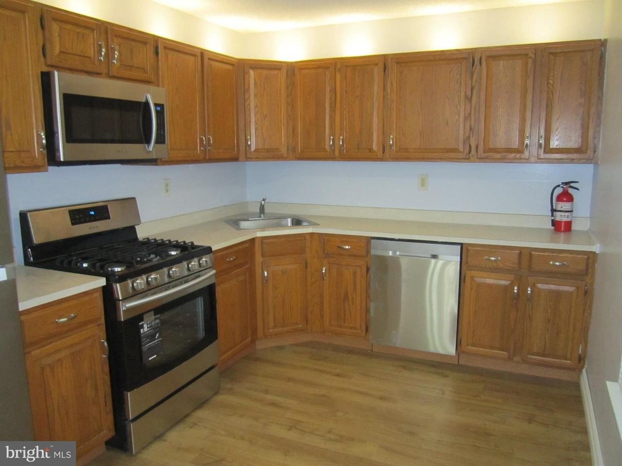 92 Versailles Ct - Photo 7 of 28