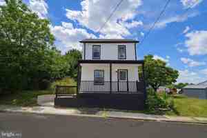 featured image of 828 Mill St