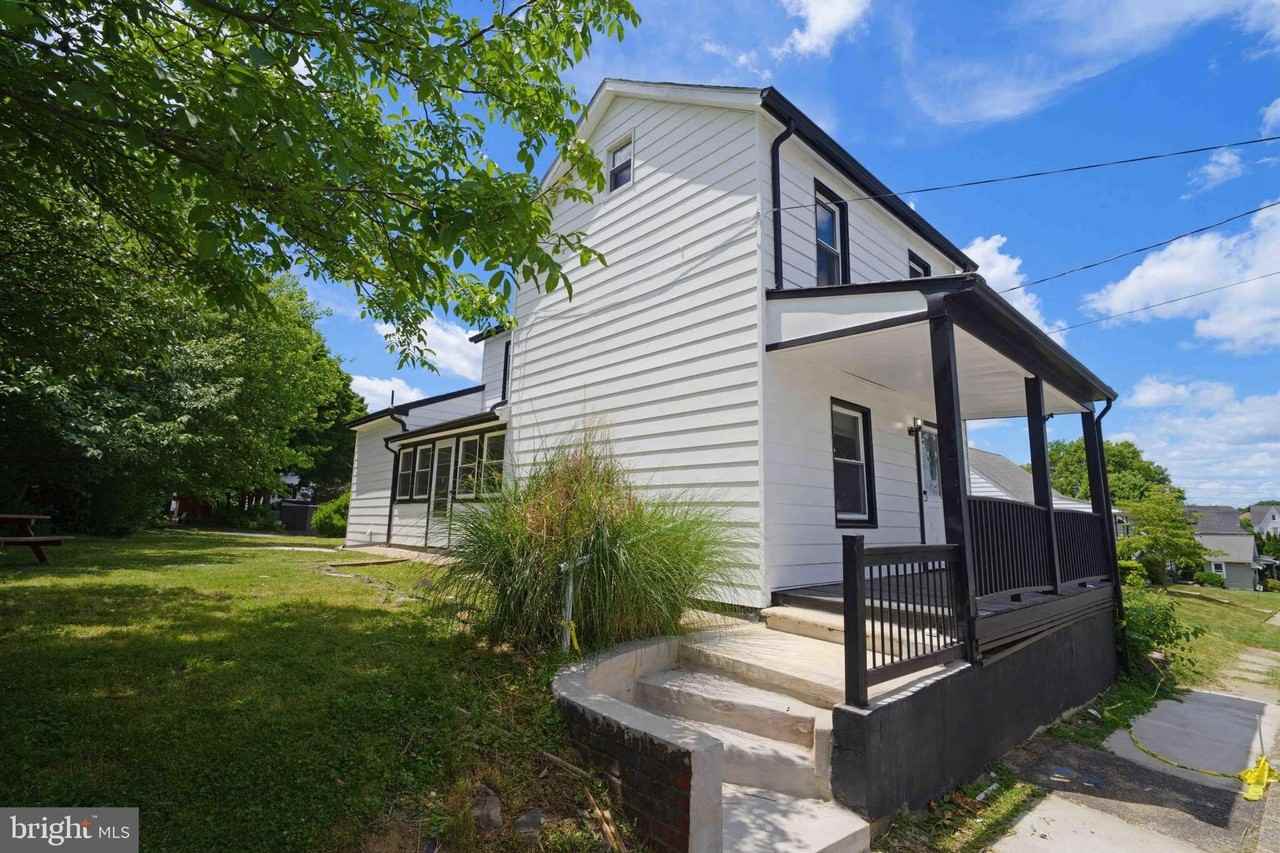 828 Mill St - Photo 2 of 19