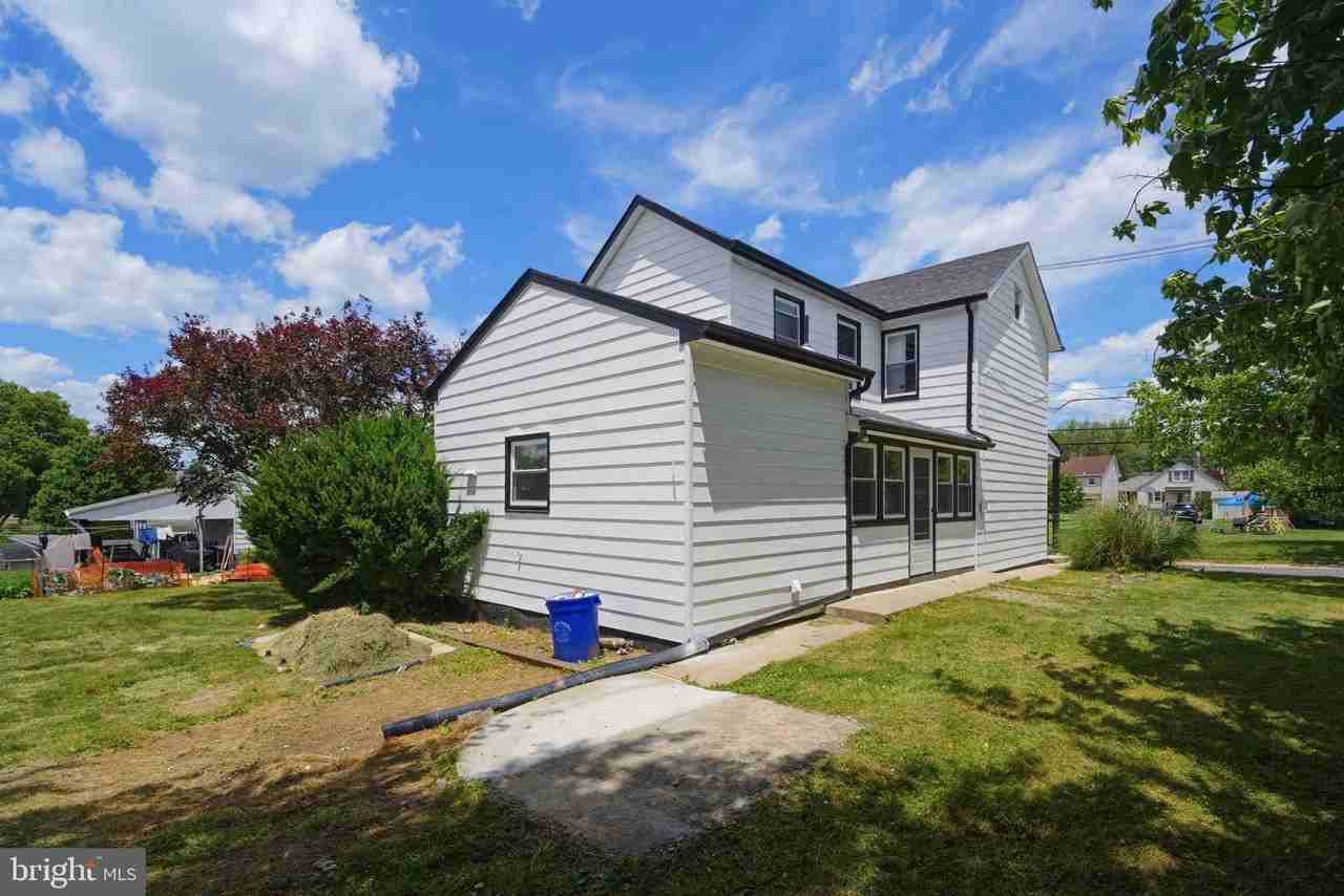 828 Mill St - Photo 3 of 19