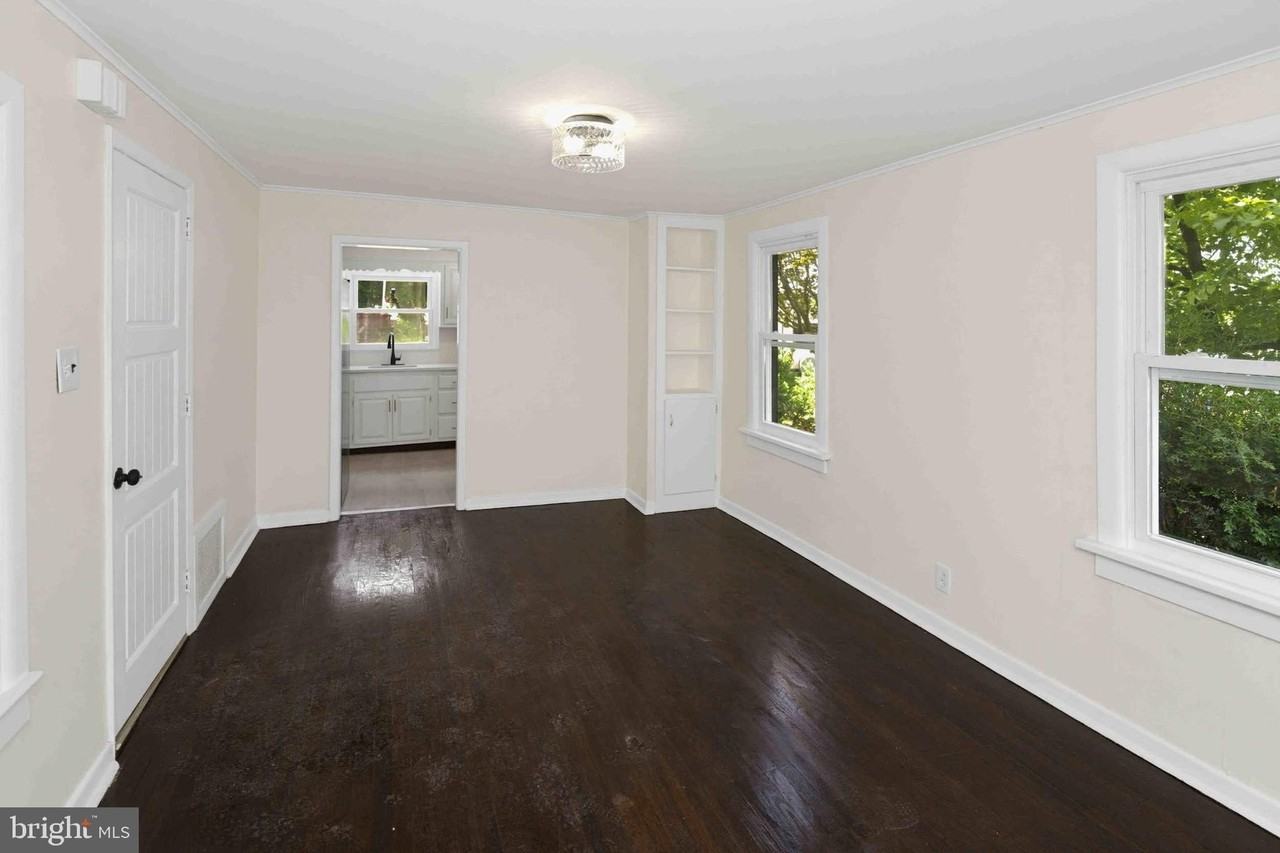 828 Mill St - Photo 5 of 19