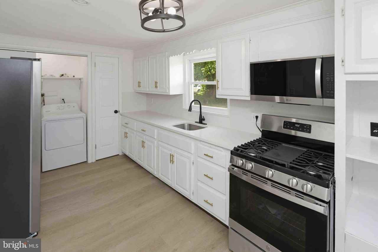 828 Mill St - Photo 7 of 19