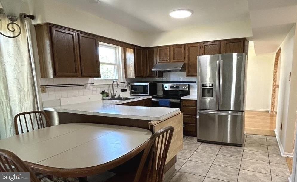 1321 Butterfield Ln - Photo 3 of 13