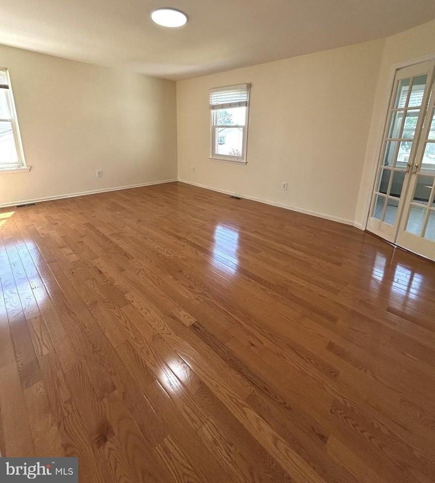 1321 Butterfield Ln - Photo 7 of 13
